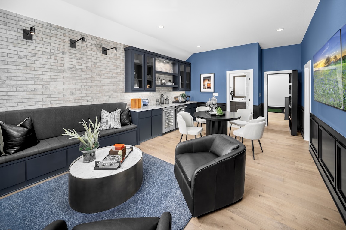 flex room with stone accent wall