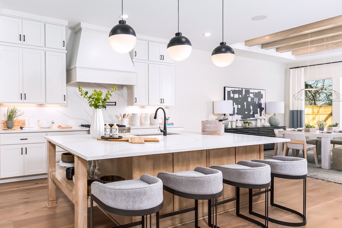 Stunning transitional kitchen design in luxury home from Toll Brothers at Ridge Pointe Estates in Toll Brothers in Mclendon-Chisholm, Texas